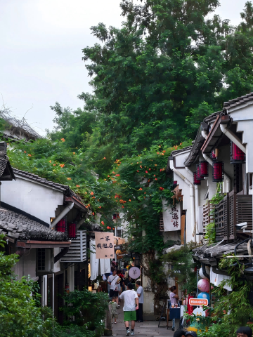Xiaohe Straight Street along the Grand Canal in Gongshu — canal-side lanes and red lanterns